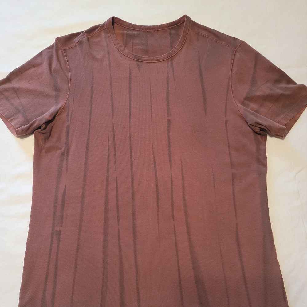 Lululemon Mens Short Sleeve Shirt - Large - Maroon - Cotton Stretch - Scoop Cut